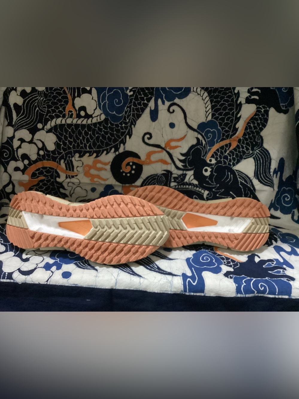 Like new- New Reebok women’s float zig adventure one sneaker in chalk/beige 6.5 - Picture 11 of 11